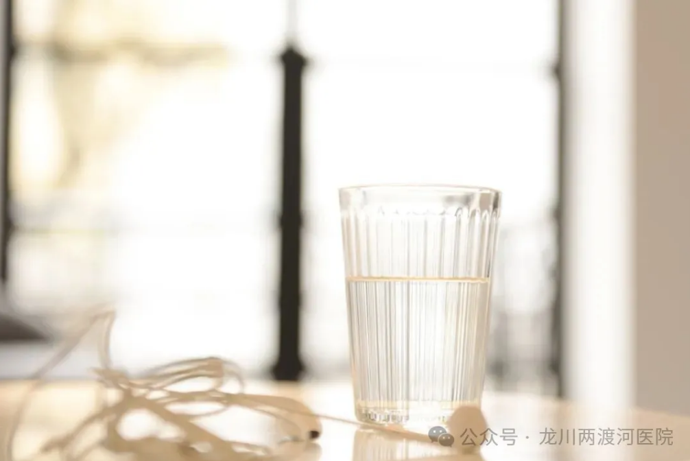 摄图网_500857415_一杯白开水(企业商用).jpg